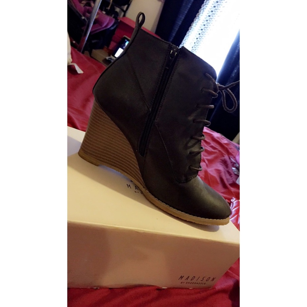 Shoes - Picture 5 of 5